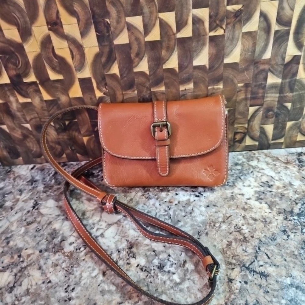 Elegant Brown Leather Crossbody Bag Patricia Nash